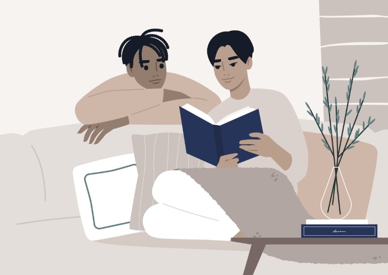 Illustration eines lesenden schwulen Paares auf der Couch